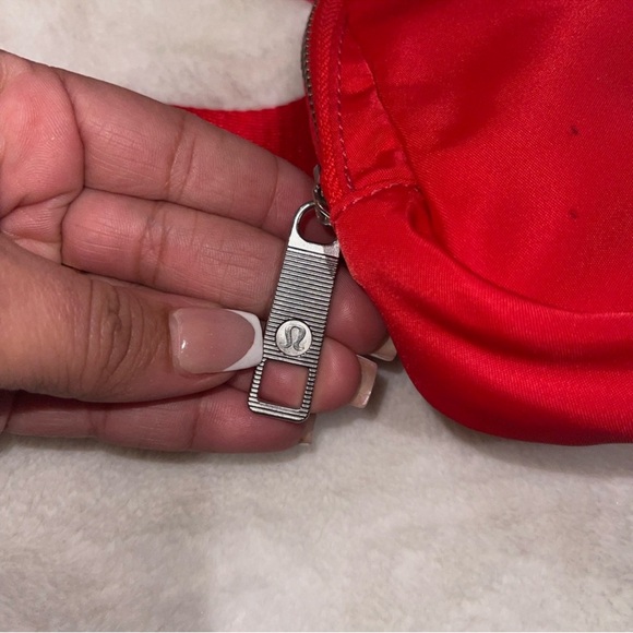 NWT ❤️ Lululemon True Red Everywhere Belt Bag Chinese new year - Picture 5 of 8